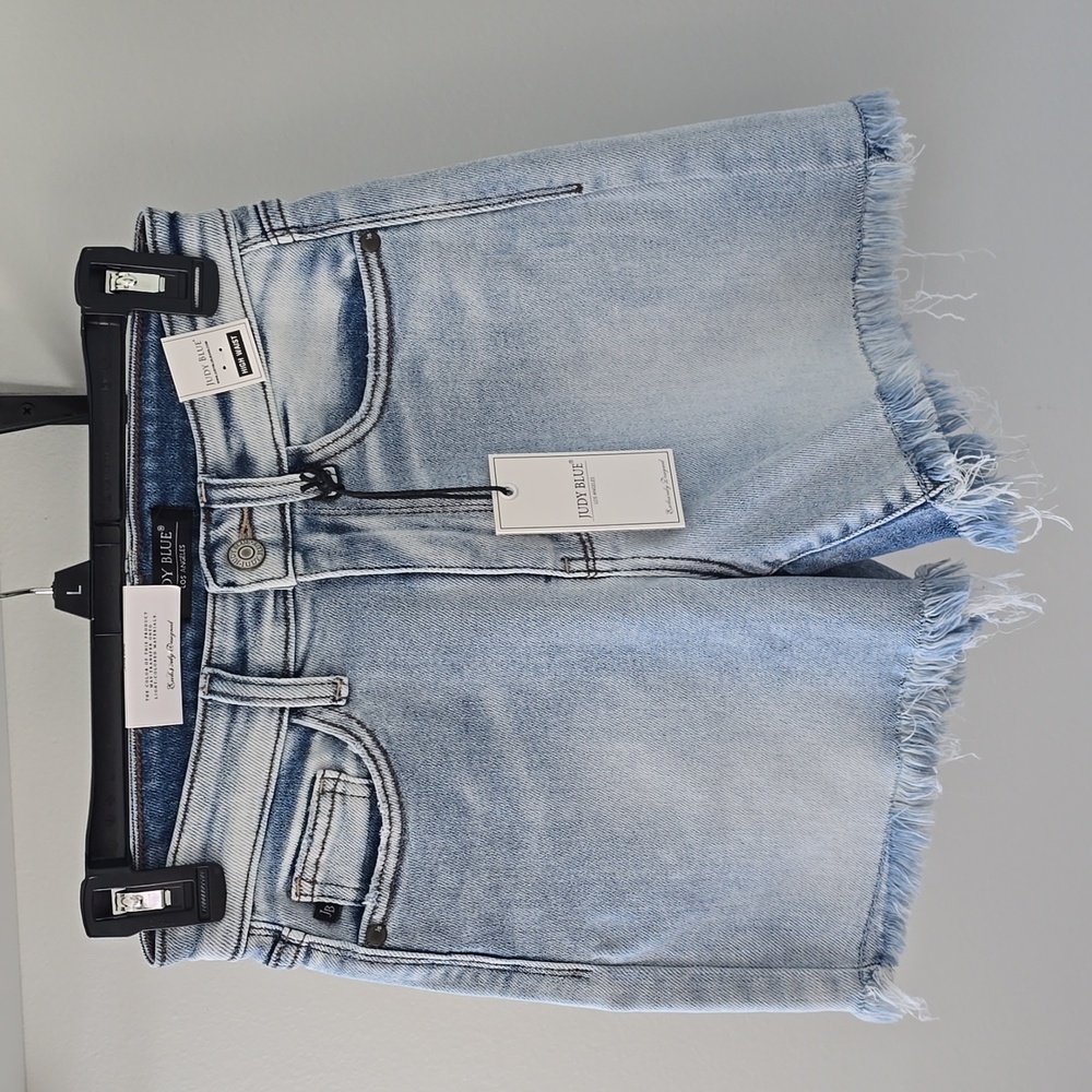 JB lightwash fray hem shorts